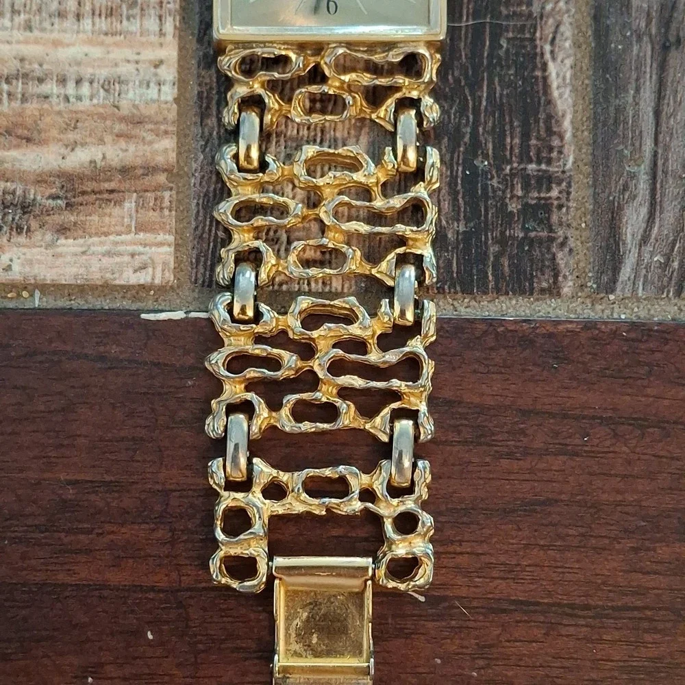 Andre Rivalle Womens Goldtone 17 Jewel Manual Wind-Up Swiss Watch. Tested, Works